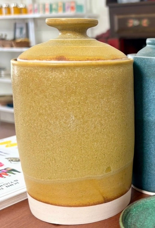 DK Pottery Mustard Vessel with lid